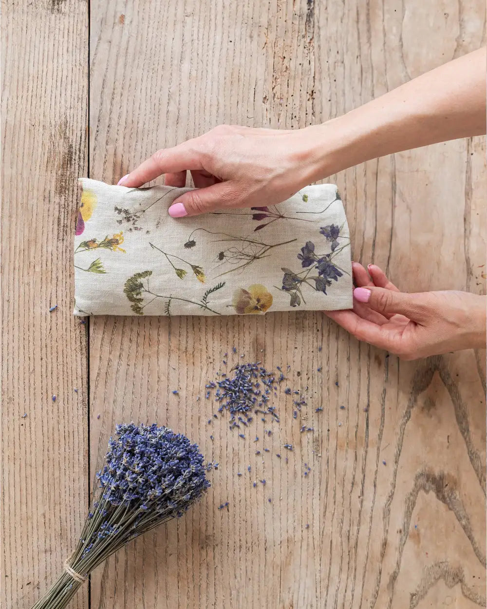 Linen eye pillow in Botanical print | Floral print