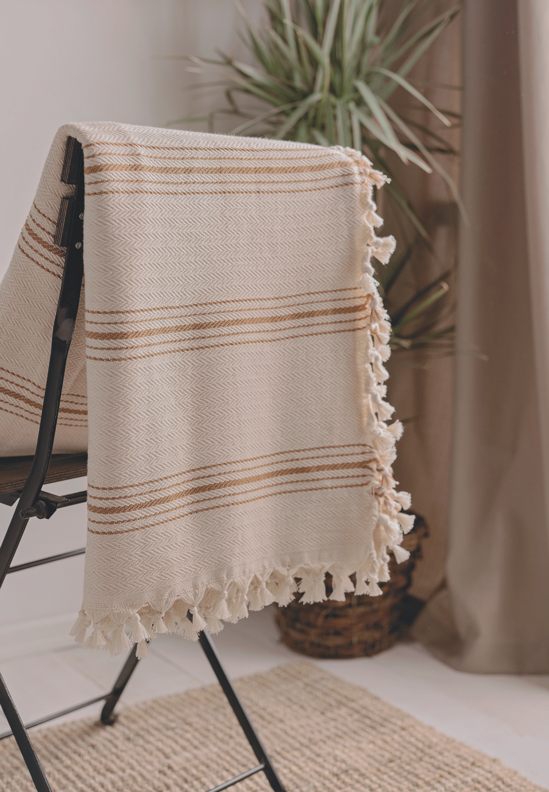 Black Striped Cream Throw blanket & Bedspread