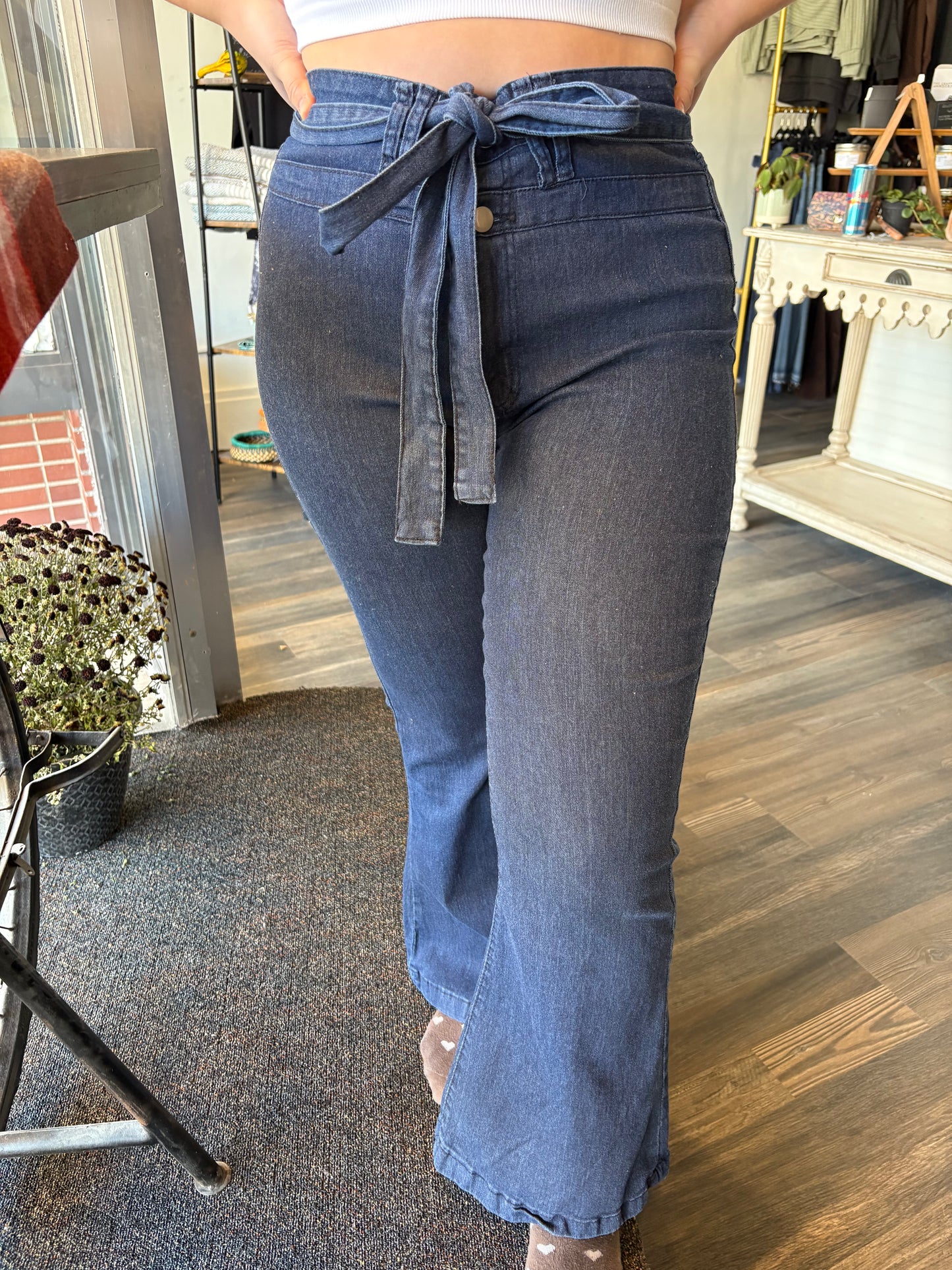 High-waisted elastic lace-up flared jeans